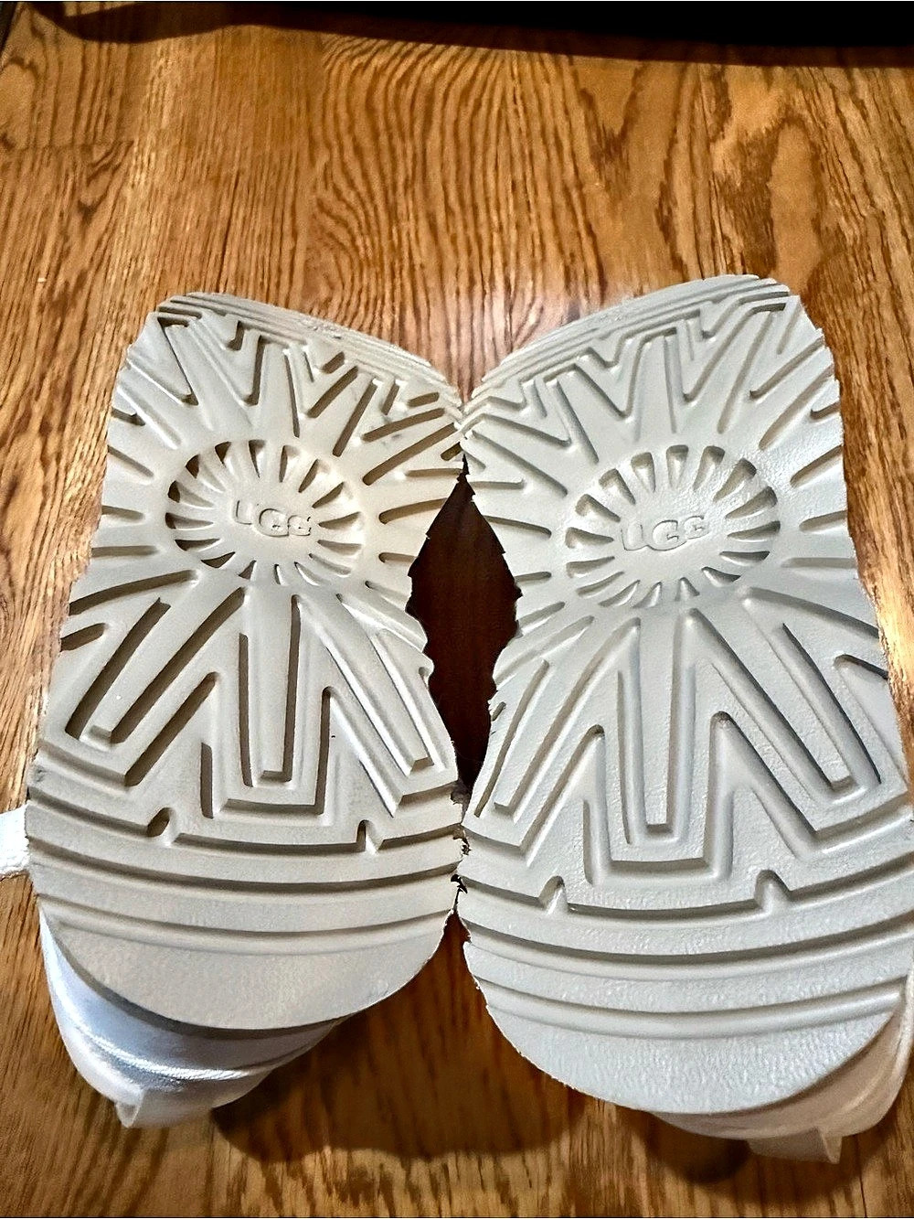 UGG Platform Sneakers in White US 8 - Picture 4 of 5